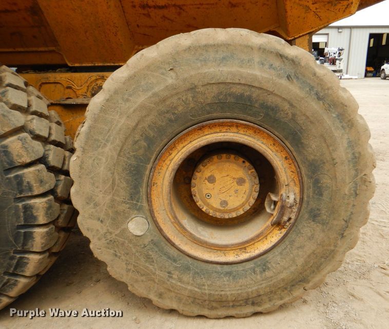 image for item DJ8739 2006 John Deere 250D  haul truck