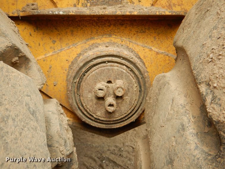 image for item DJ8739 2006 John Deere 250D  haul truck