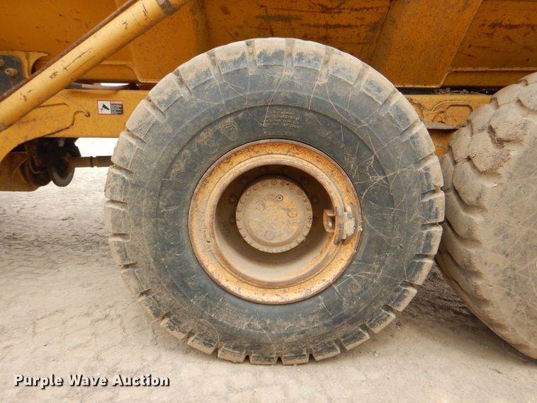 image for item DJ8739 2006 John Deere 250D  haul truck