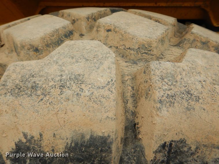 image for item DJ8739 2006 John Deere 250D  haul truck