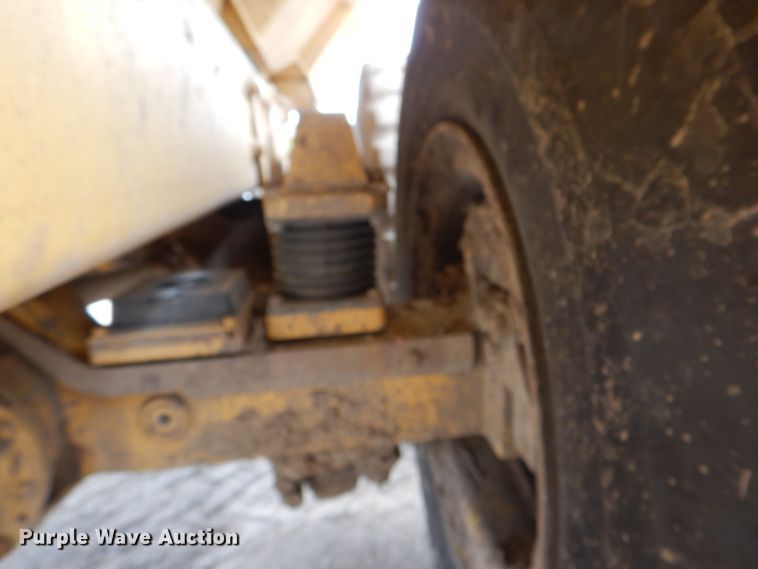 image for item DJ8739 2006 John Deere 250D  haul truck