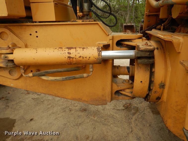 image for item DJ8740 2006 Case 325  haul truck