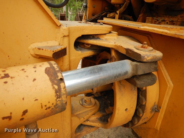 image for item DJ8740 2006 Case 325  haul truck