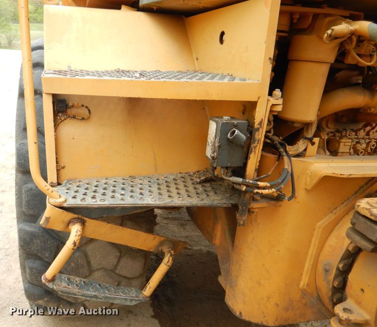 image for item DJ8740 2006 Case 325  haul truck