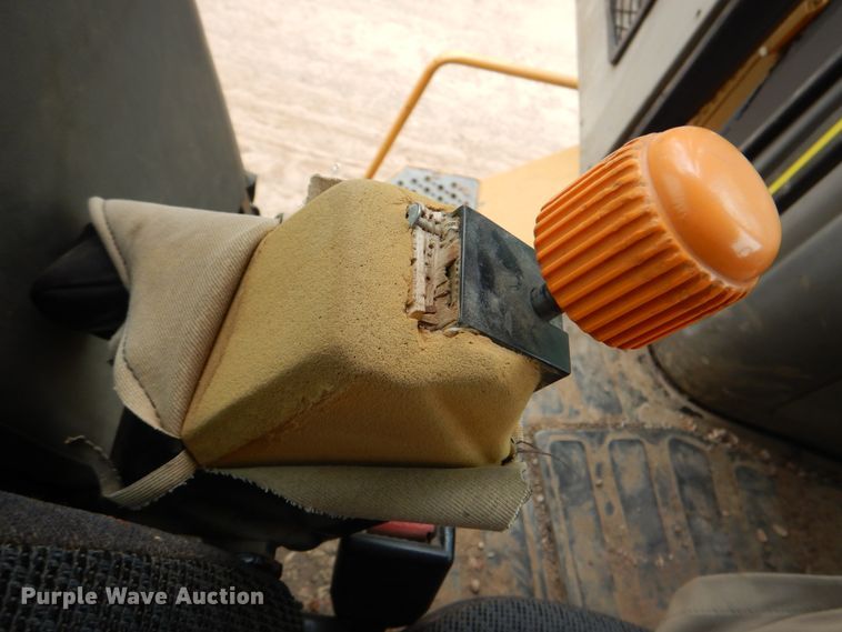 image for item DJ8740 2006 Case 325  haul truck