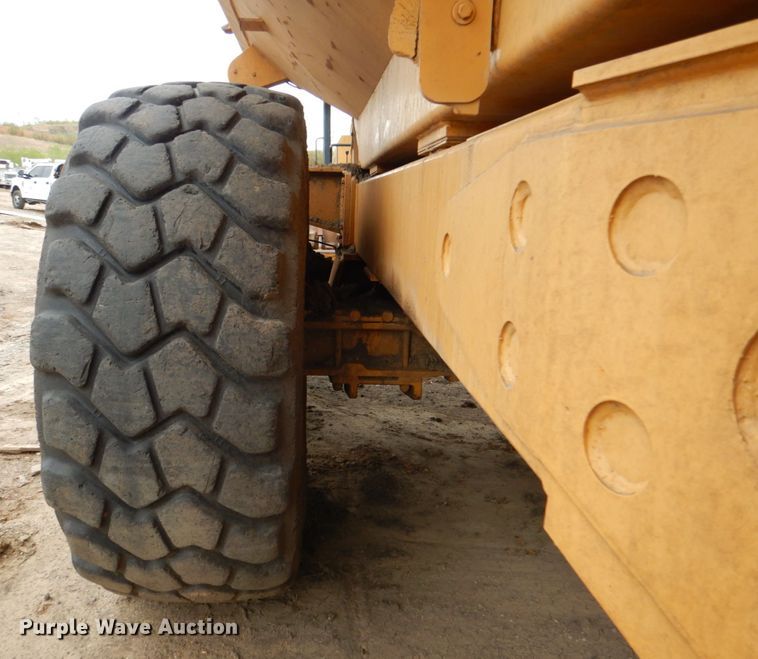 image for item DJ8740 2006 Case 325  haul truck