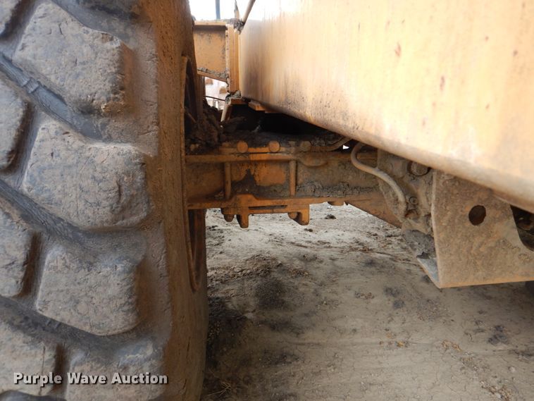 image for item DJ8740 2006 Case 325  haul truck