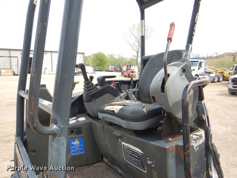 image for item DJ8741 2007 John Deere 27D  mini excavator