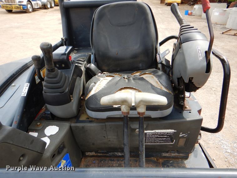 image for item DJ8741 2007 John Deere 27D  mini excavator