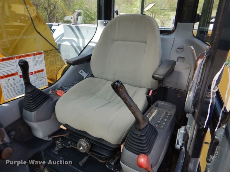 image for item DJ8742 2003 Komatsu PC228USLC-3  excavator