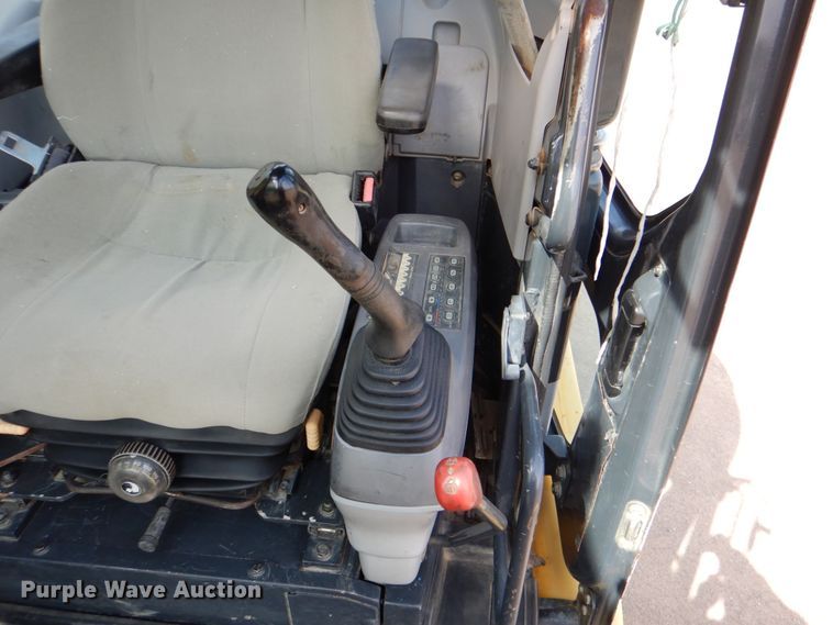 image for item DJ8742 2003 Komatsu PC228USLC-3  excavator