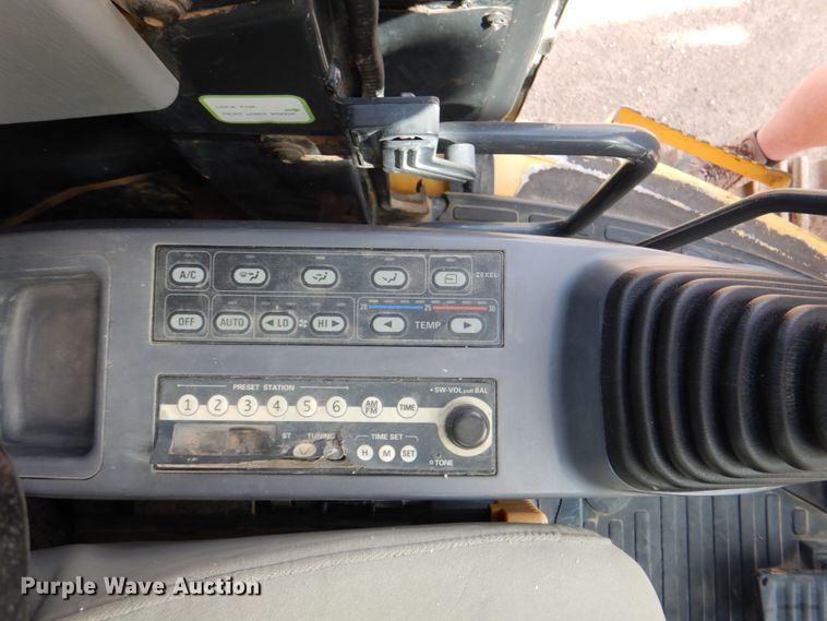 image for item DJ8742 2003 Komatsu PC228USLC-3  excavator