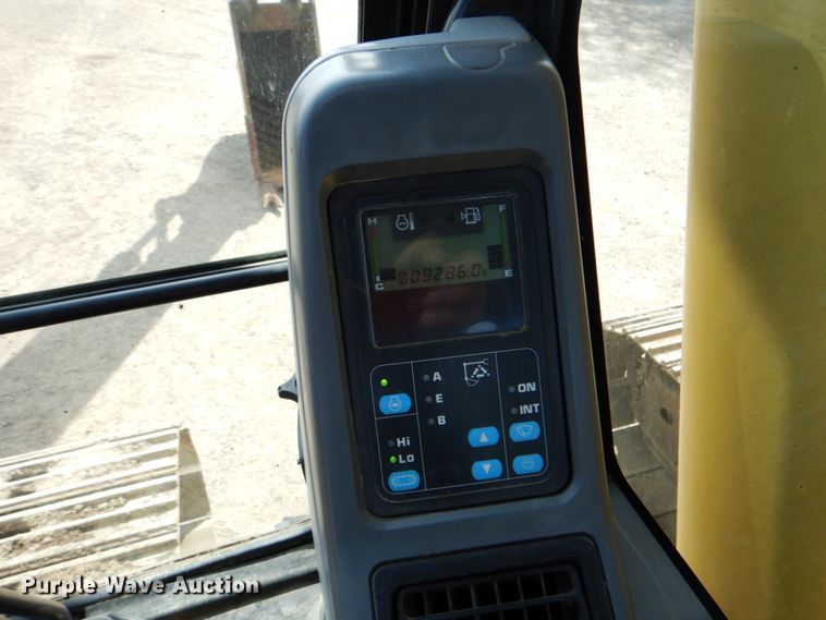 image for item DJ8742 2003 Komatsu PC228USLC-3  excavator