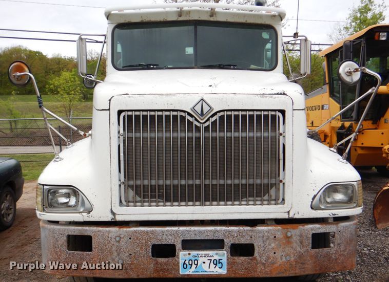 image for item DJ8747 1999 International 9200  dump truck