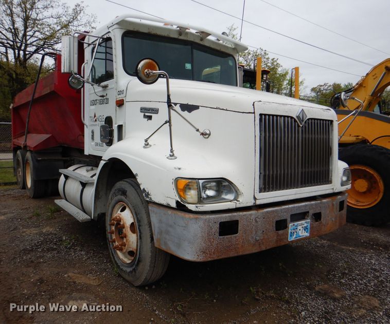 image for item DJ8747 1999 International 9200  dump truck