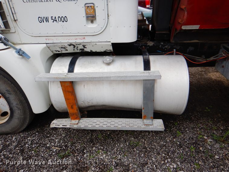 image for item DJ8747 1999 International 9200  dump truck