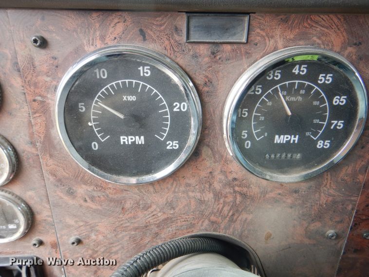 image for item DJ8747 1999 International 9200  dump truck