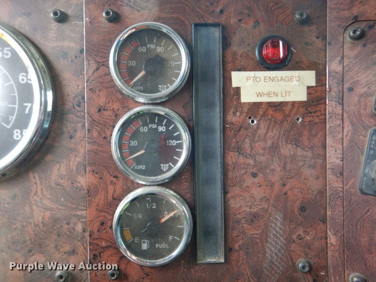 image for item DJ8747 1999 International 9200  dump truck