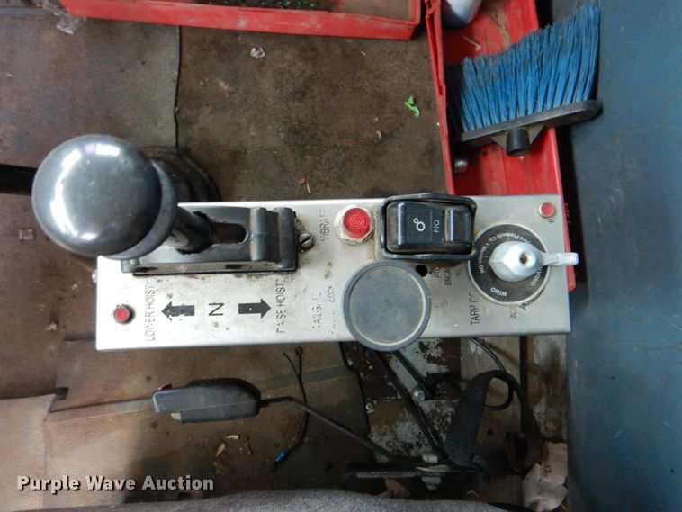 image for item DJ8747 1999 International 9200  dump truck