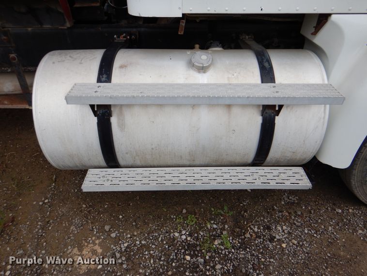 image for item DJ8747 1999 International 9200  dump truck