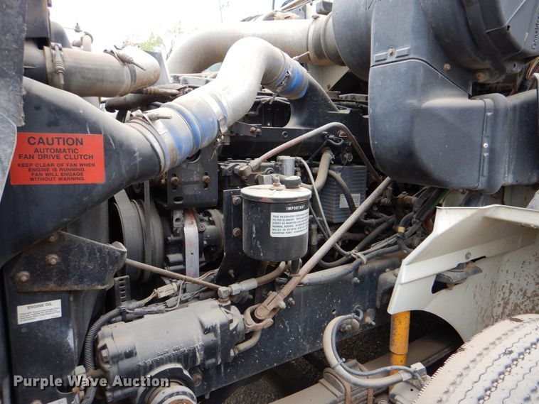 image for item DJ8747 1999 International 9200  dump truck