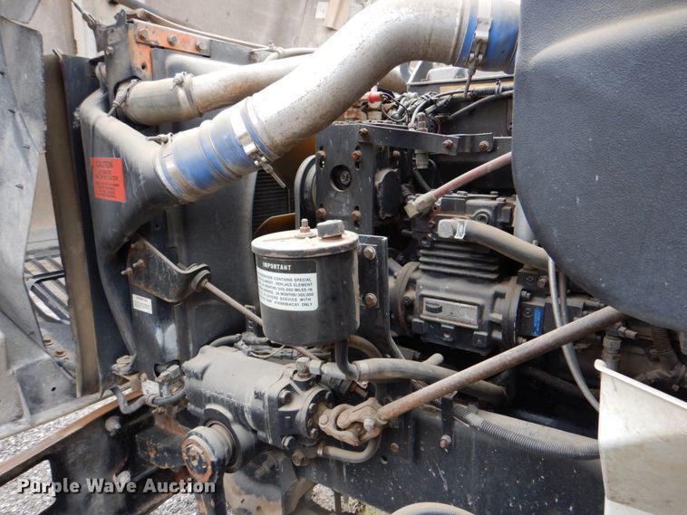 image for item DJ8747 1999 International 9200  dump truck