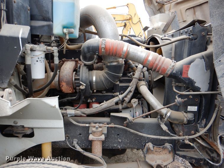 image for item DJ8747 1999 International 9200  dump truck