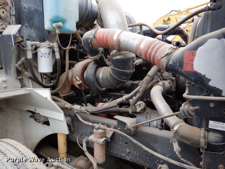 image for item DJ8747 1999 International 9200  dump truck