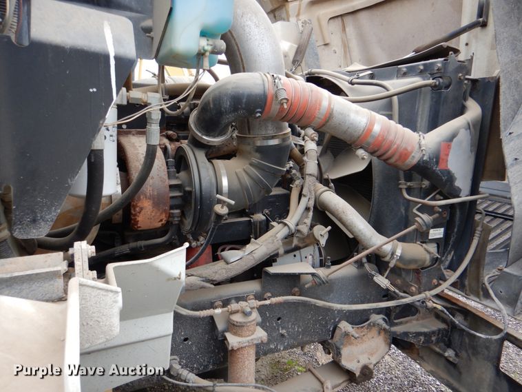 image for item DJ8747 1999 International 9200  dump truck