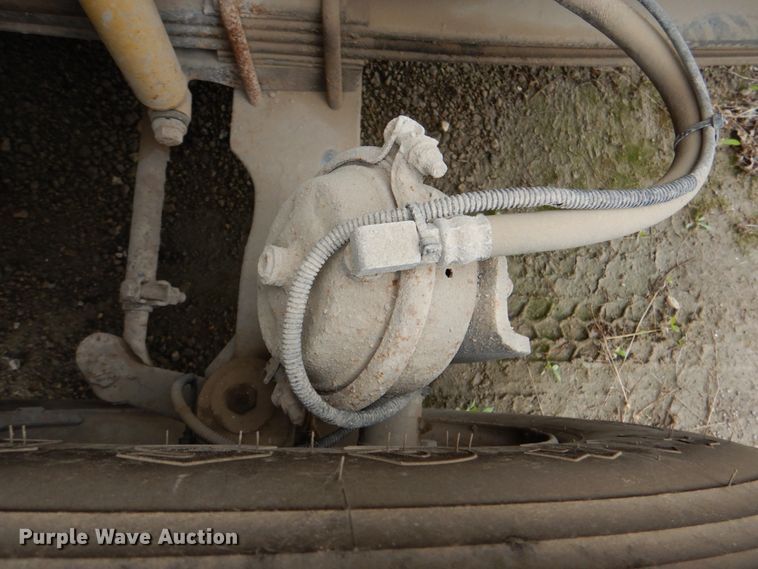 image for item DJ8747 1999 International 9200  dump truck