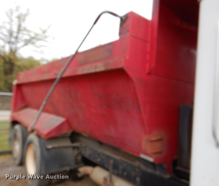 image for item DJ8747 1999 International 9200  dump truck