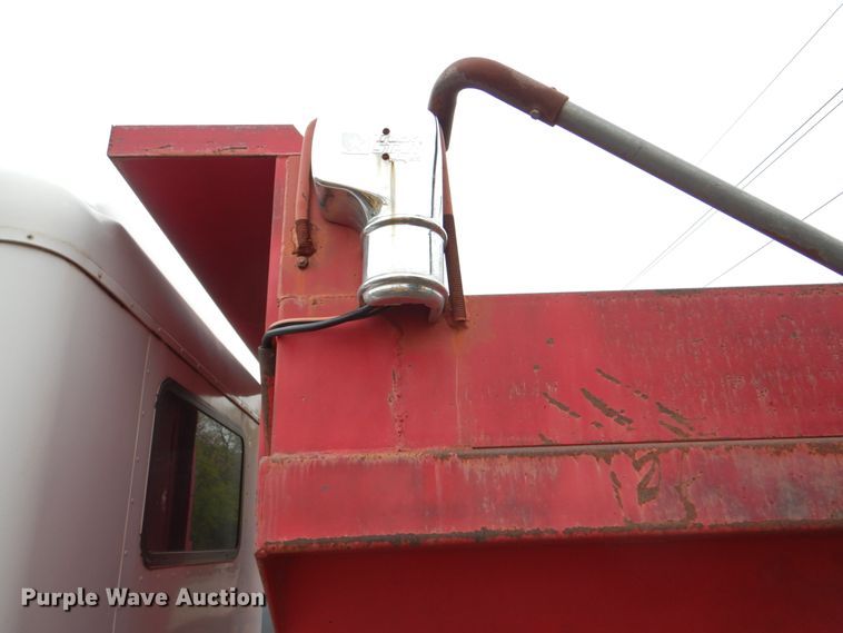 image for item DJ8747 1999 International 9200  dump truck