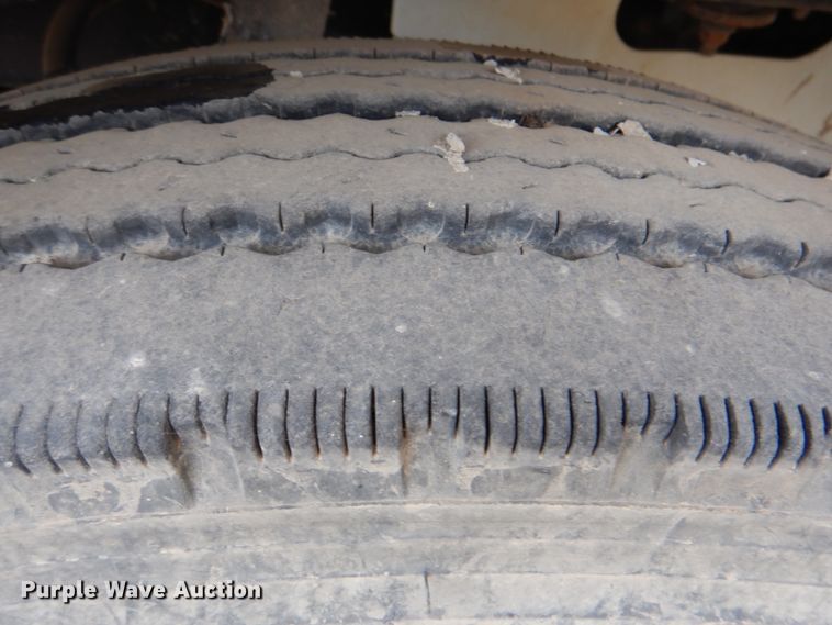 image for item DJ8747 1999 International 9200  dump truck