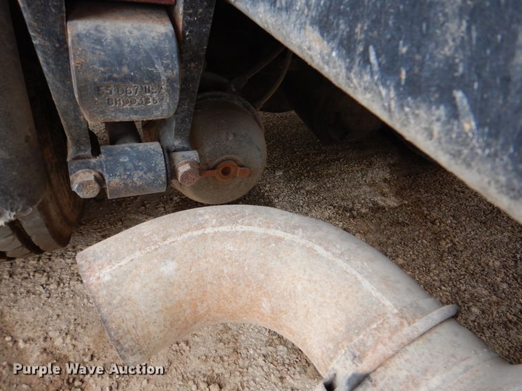 image for item DJ8747 1999 International 9200  dump truck