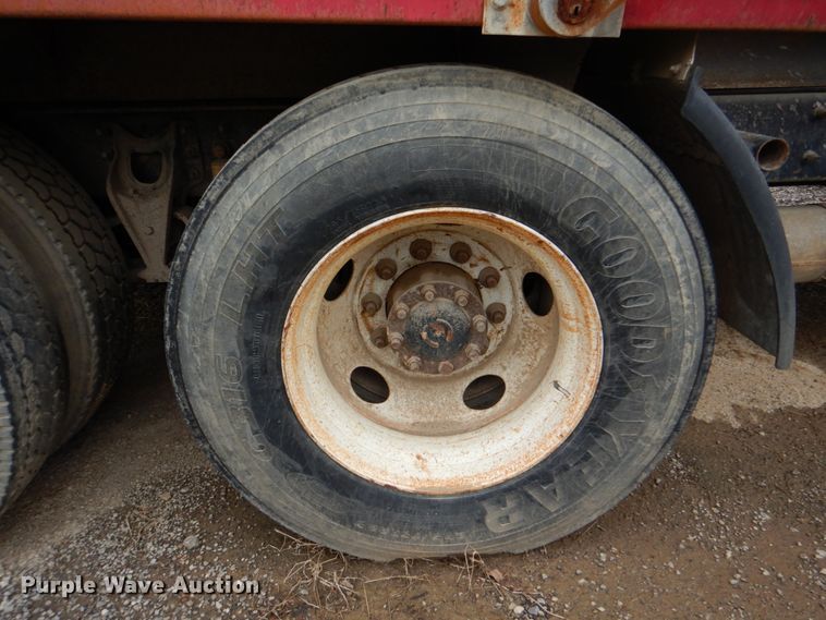 image for item DJ8747 1999 International 9200  dump truck