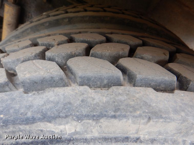 image for item DJ8747 1999 International 9200  dump truck