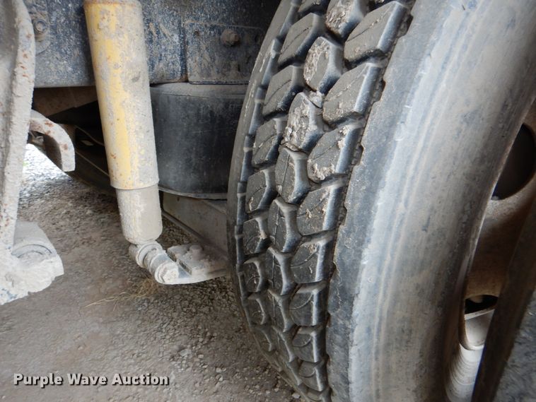 image for item DJ8747 1999 International 9200  dump truck