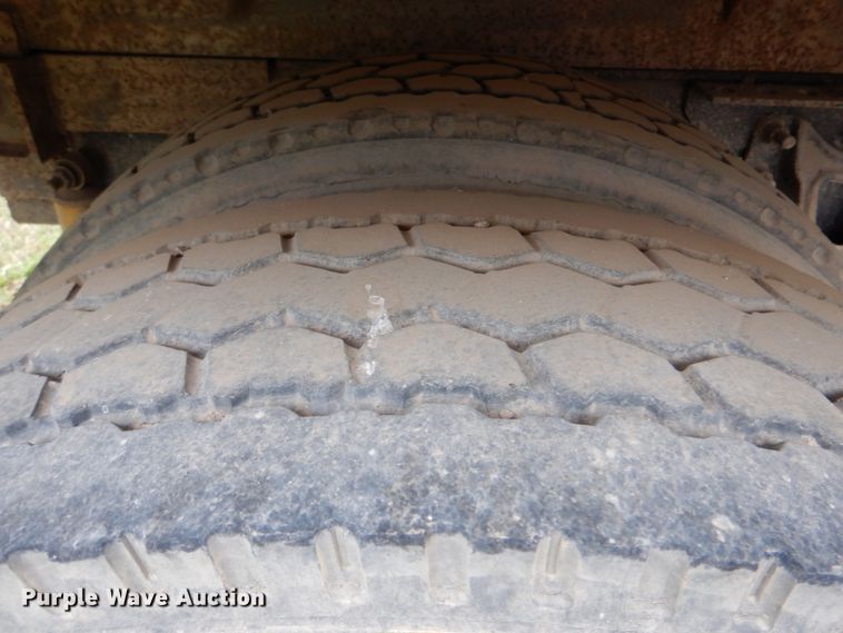 image for item DJ8747 1999 International 9200  dump truck