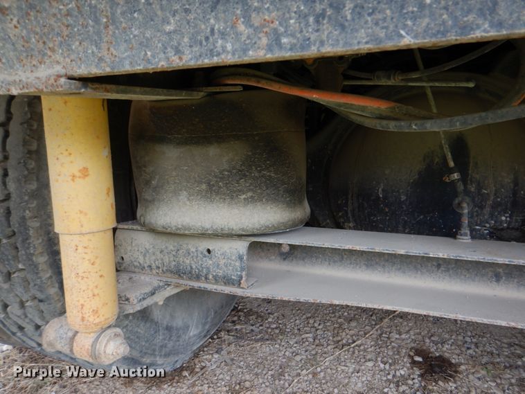 image for item DJ8747 1999 International 9200  dump truck