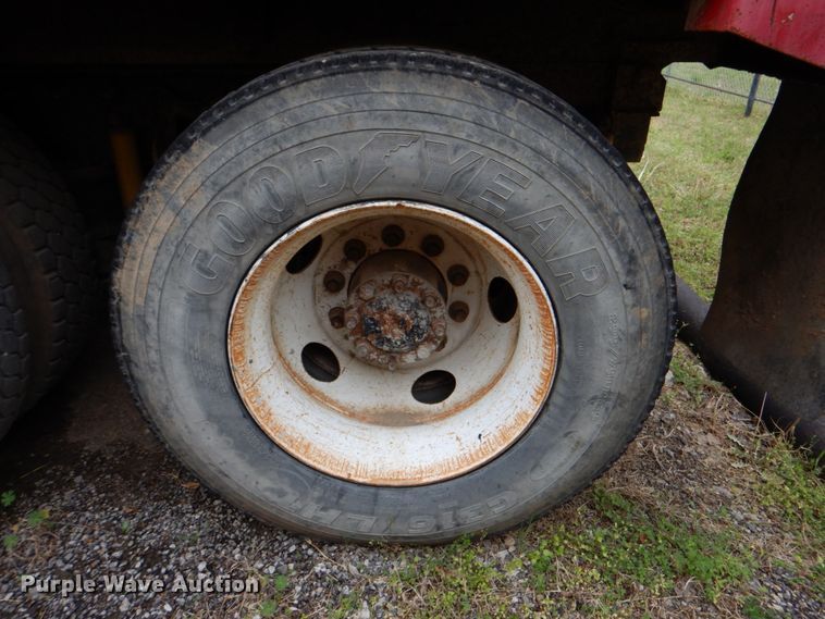 image for item DJ8747 1999 International 9200  dump truck