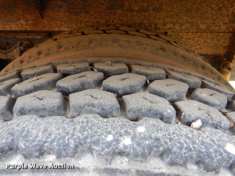 image for item DJ8747 1999 International 9200  dump truck