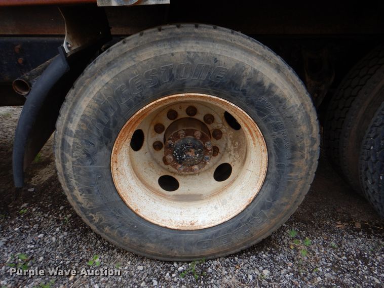 image for item DJ8747 1999 International 9200  dump truck