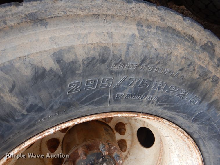 image for item DJ8747 1999 International 9200  dump truck