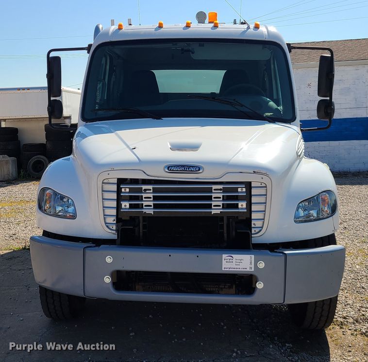 image for item DK4741 2004 Freightliner Business Class M2  utility / service truck