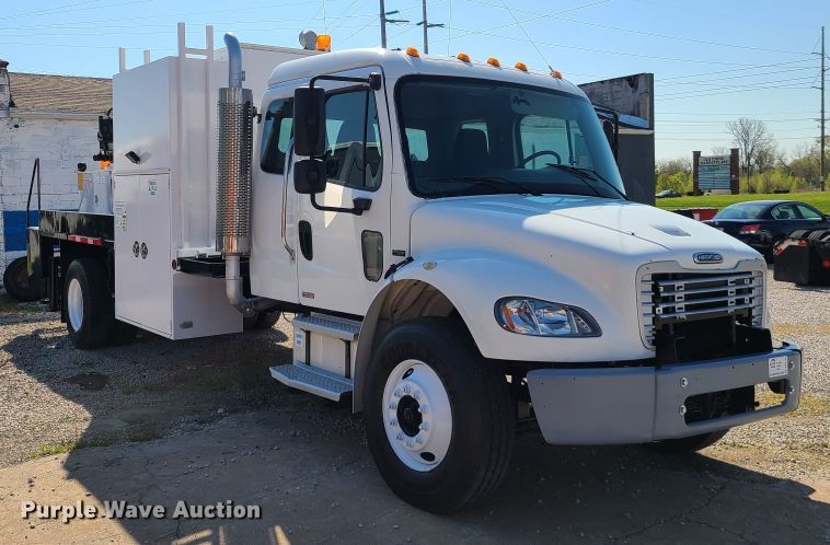 image for item DK4741 2004 Freightliner Business Class M2  utility / service truck