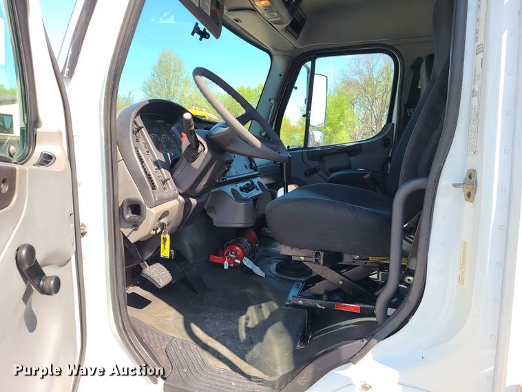 image for item DK4741 2004 Freightliner Business Class M2  utility / service truck