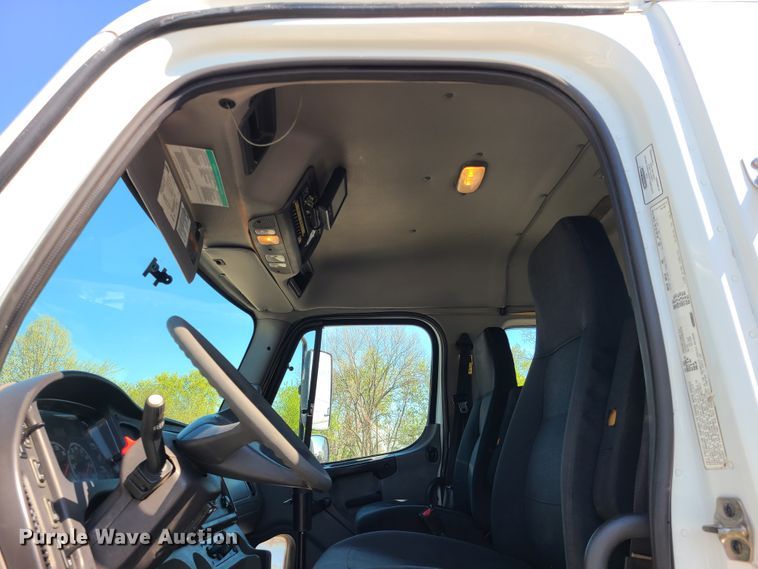 image for item DK4741 2004 Freightliner Business Class M2  utility / service truck