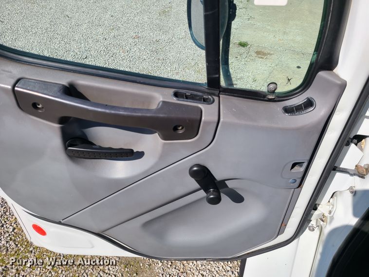 image for item DK4741 2004 Freightliner Business Class M2  utility / service truck