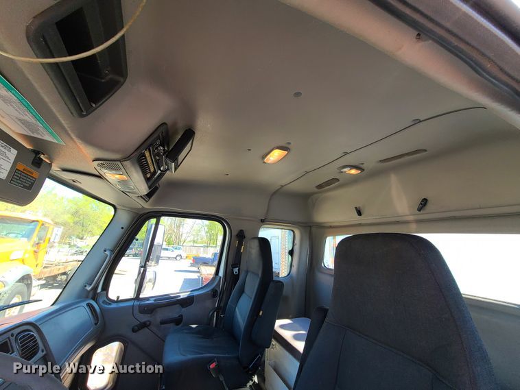 image for item DK4741 2004 Freightliner Business Class M2  utility / service truck