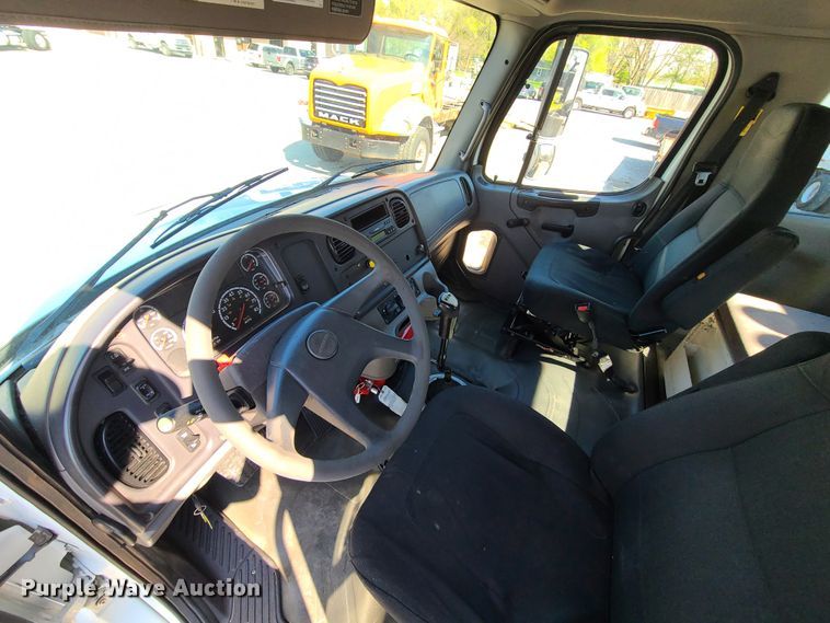 image for item DK4741 2004 Freightliner Business Class M2  utility / service truck